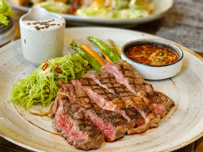 Food & Drinks 23