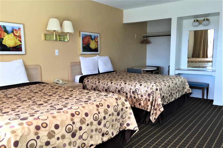 Bedroom 2, Ramblin Rose Motel, Mohave