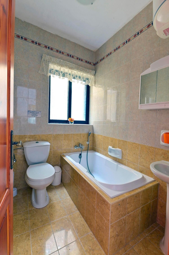 Bathroom, Central Marsascala Apt