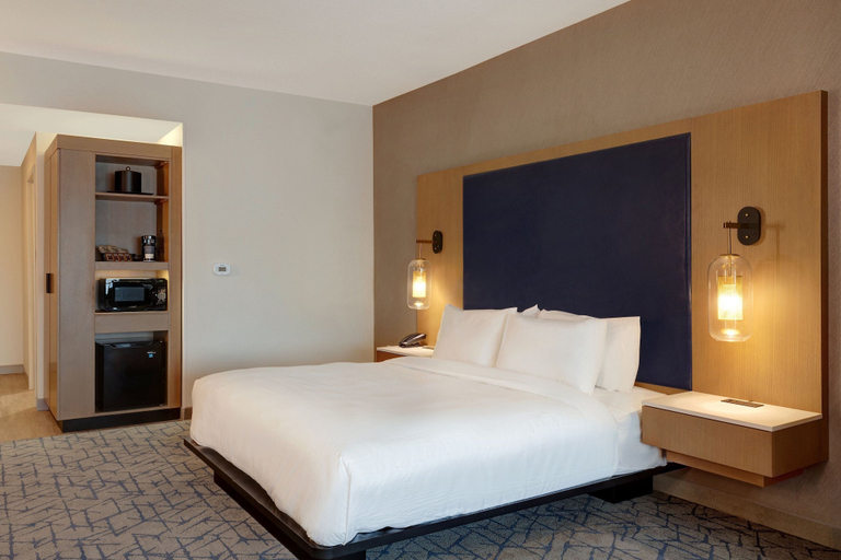 Bedroom 2, Fairfield Inn & Suites By Marriott Minneapolis Downtown, Hennepin
