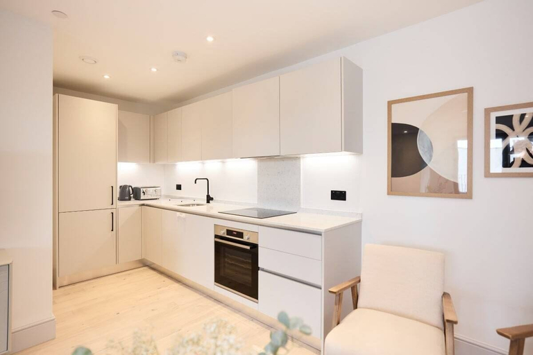 Others 5, The South Wimbledon Escape - Lovely 3bdr With Balcony, London