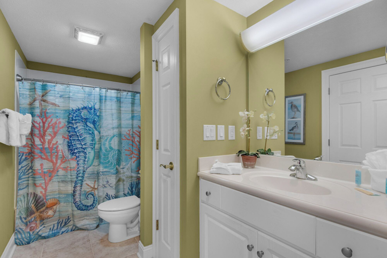 Bathroom, Treasure Island 1504, Bay