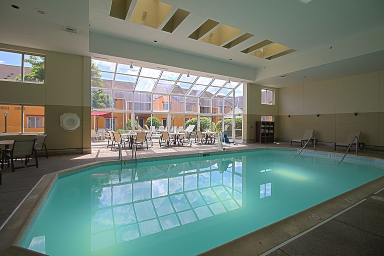 Sport & Beauty, Chicago Club Inn & Suites, Dupage