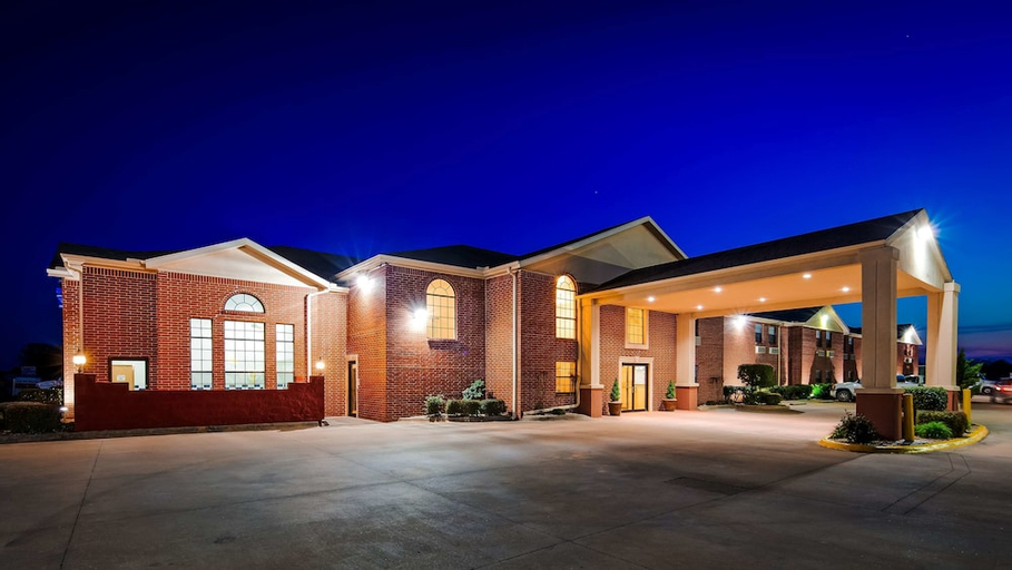 Exterior & Views 24