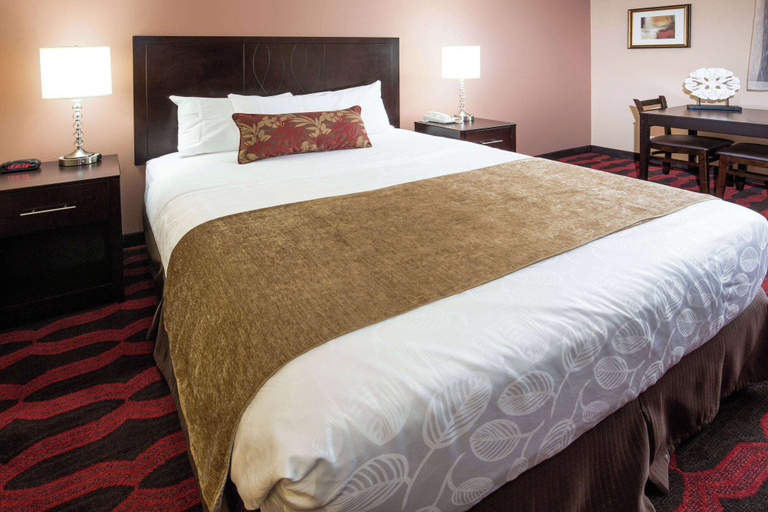 Bedroom 3, Travelodge by Wyndham East Portland/Gresham, Multnomah