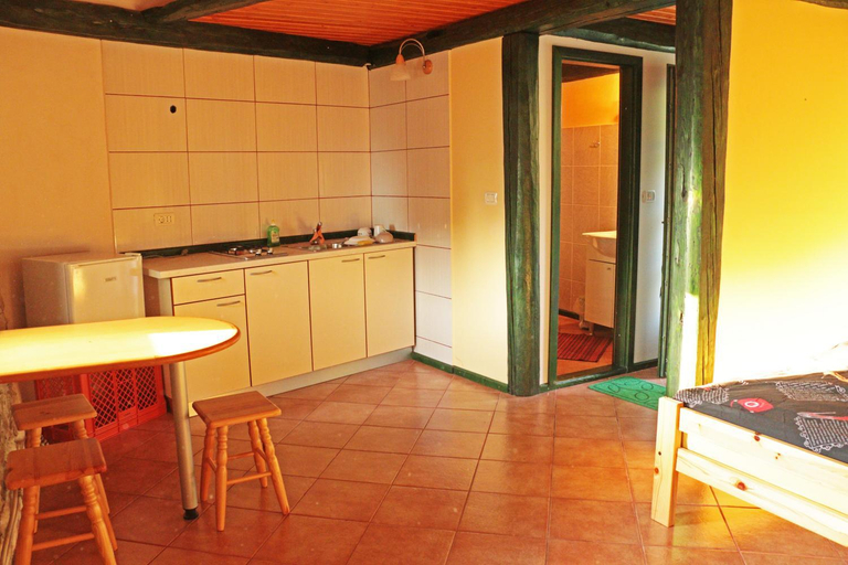 Others 4, Stonehouse, Nova Gorica