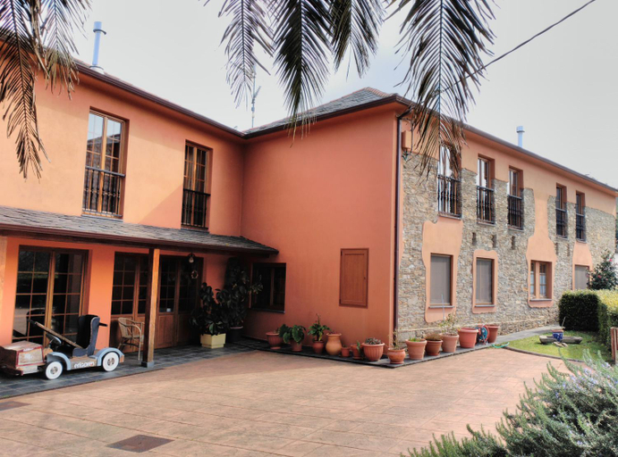 Exterior view 2, La Searila, Asturias