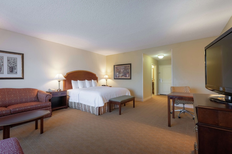 Bedroom 3, Hampton Inn & Suites Vicksburg, Warren