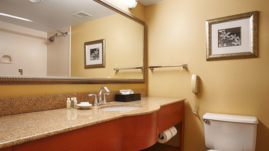 Bathroom 4, Best Western Plus Waterville Grand Hotel, Kennebec