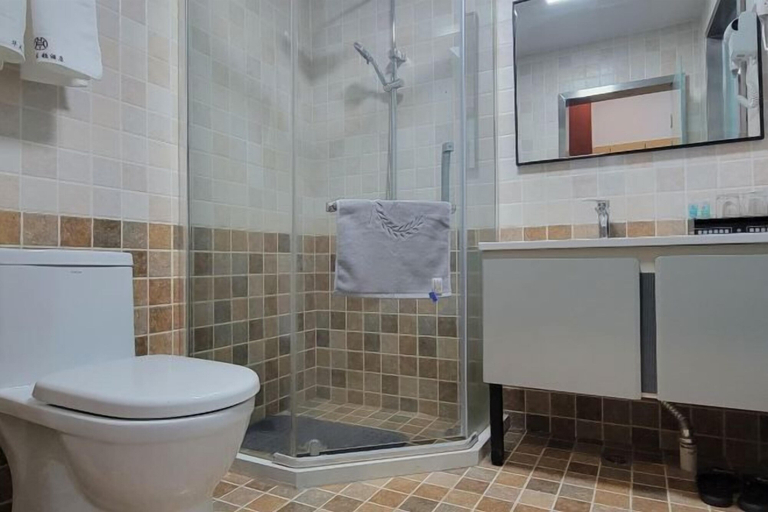 Bathroom, Lixin Huatian Theme Hotel, Bozhou