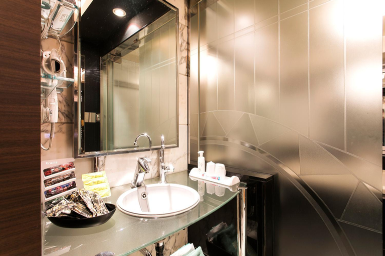 Bathroom 7