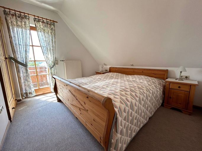 Bedroom 2, Holiday home in the Knullgebirge with balcony, Hersfeld-Rotenburg