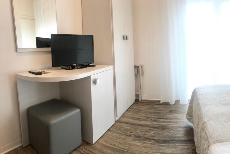 Others 5, Hotel Nelson, Rimini