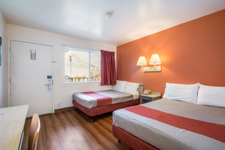 Bedroom, Motel6 Wendover, UT, Tooele