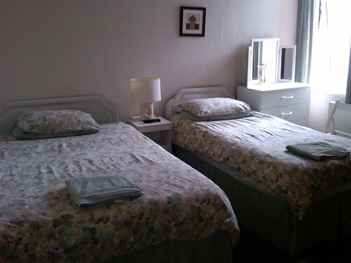 Others 4, Abbey Lodge, Southampton