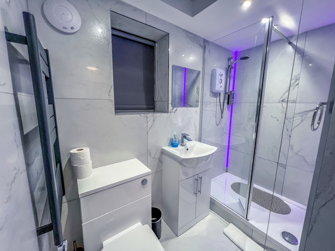 Bathroom 3, No. Twenty Hotel & Bar, Lincolnshire