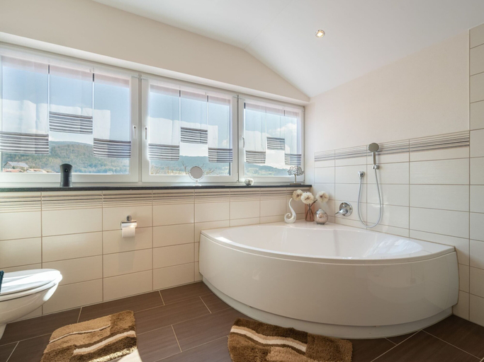 Bathroom 3, Apartment in Gleissenberg With Garden & BBQ, Cham