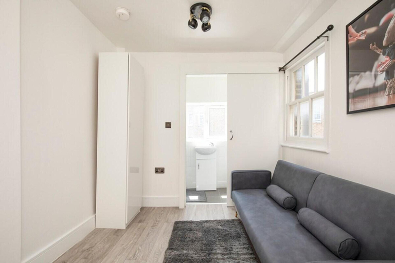 Others 5, Camberwell Apartment - Stylish 4 Bed, London