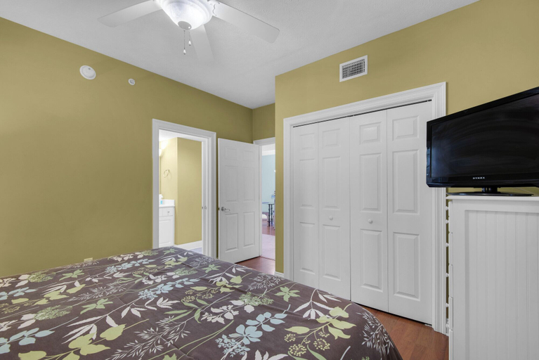 Bedroom, Treasure Island 1504, Bay