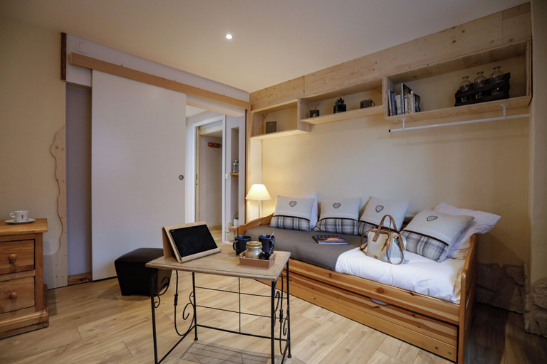 Bedroom 4, Auberge Les 2 Moucherolles, Isère