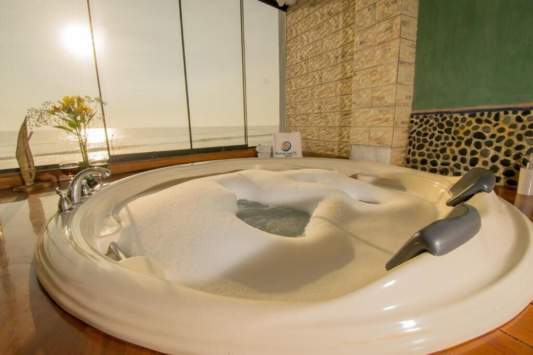 Bathroom 3, Hotel Huankarute, Trujillo