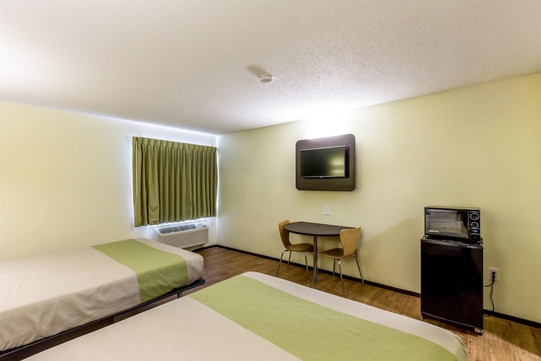 Bedroom 2, Motel6 Troy, IL, Madison