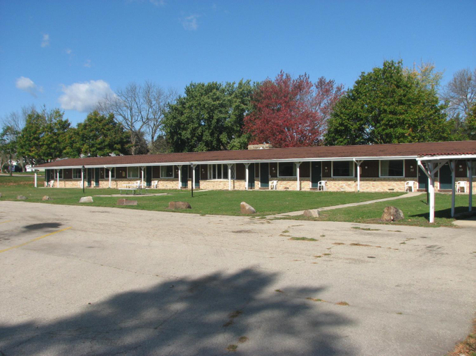 Others 5, Spinning Wheel Motel, Sauk
