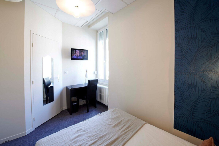 Bedroom 2, Hôtel de France, Côte-d'Or