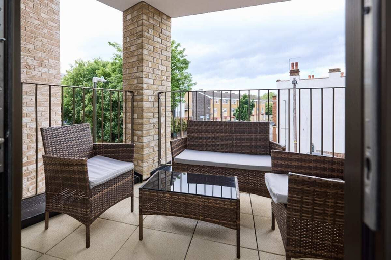 Others 4, The South Wimbledon Escape - Lovely 3bdr With Balcony, London