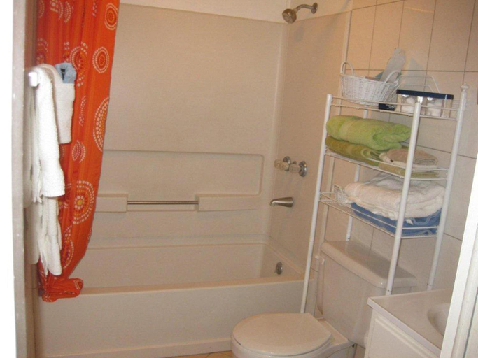 Bathroom 5, Sealofts On The Beach