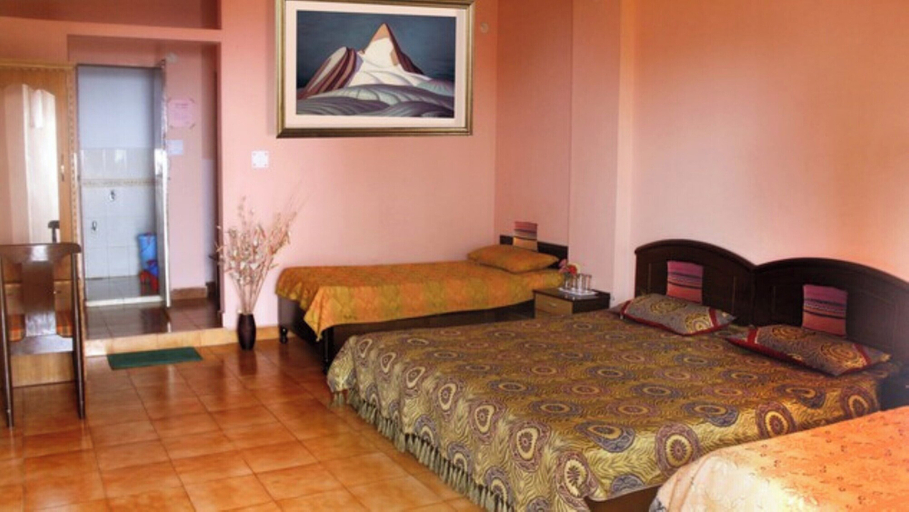 Bedroom 4, Hotel Himshikhar Joshimath, Chamoli