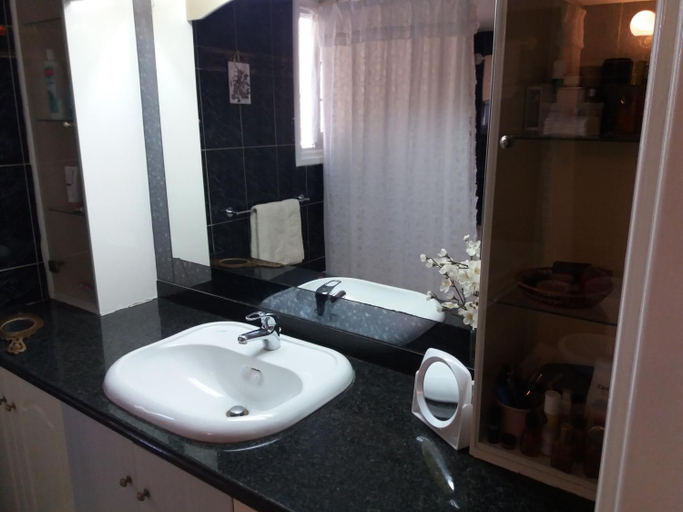 Bathroom 4, Greenfields Country Club