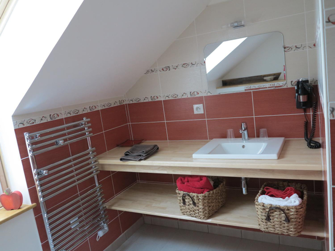 Bathroom 3, La Ferme de Maraval, Dordogne