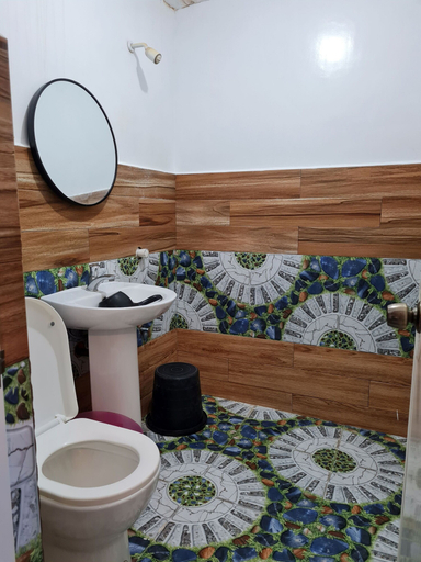 Bathroom 4, Tambayan Rooms & Cottages by SMS Hospitality, Loay