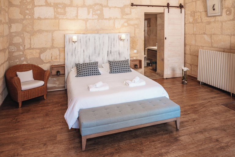 Bedroom 3, Logis des Cordeliers, Gironde