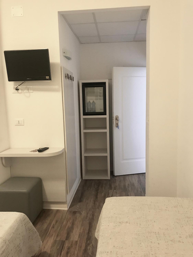 Others 4, Hotel Nelson, Rimini