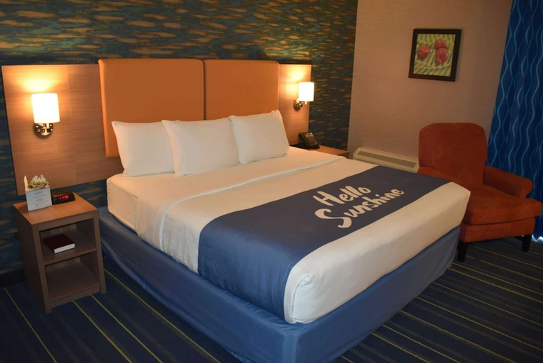 Bedroom 3, Days Inn by Wyndham Wayne, Passaic