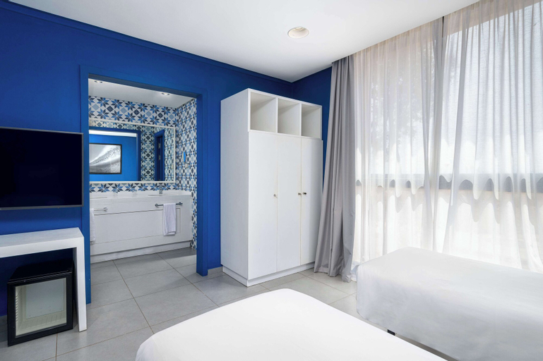 Bedroom 24