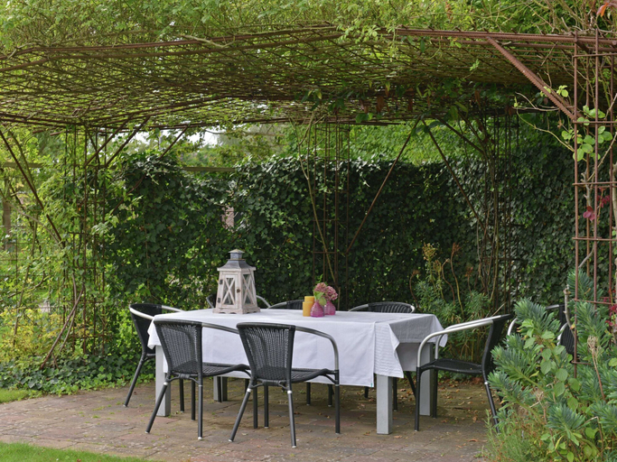 Dining 2, Bungalow Near Lake Veere for Water Sports, Noord-Beveland