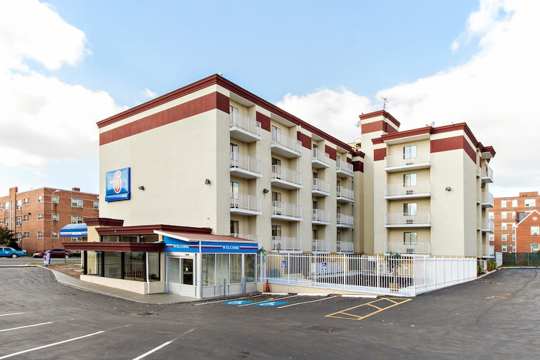 Exterior & Views 2, Motel 6 Washington, DC, Washington D.C.