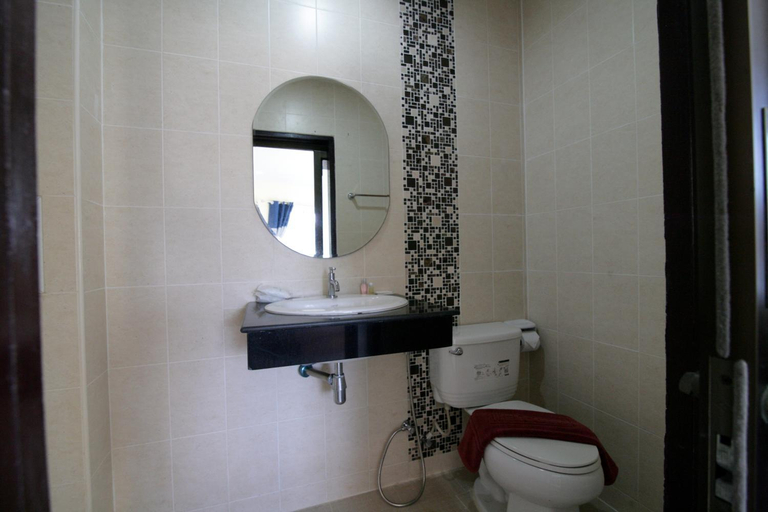 Bathroom 5, Calypso Patong Hotel, Pulau Phuket