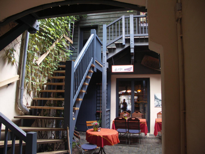 Exterior 6