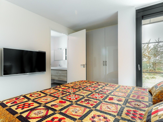 Room 5, Seaside Getaway With a Beautiful Garden, Noord-Beveland