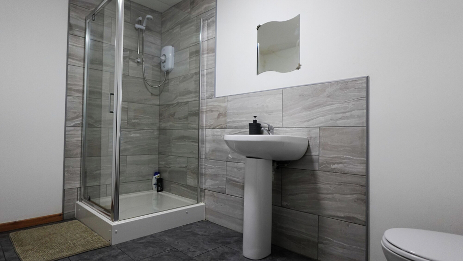 Bathroom, The Serenity Apartment, Manchester
