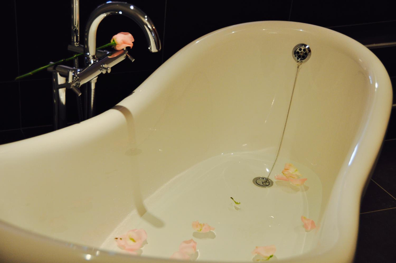 Bathroom 4, Hotel Het Heilig Genot, West-Vlaanderen