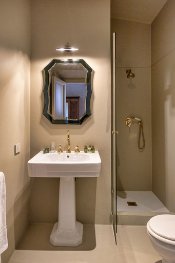 Bathroom 3, Casa Ruffino, Florence