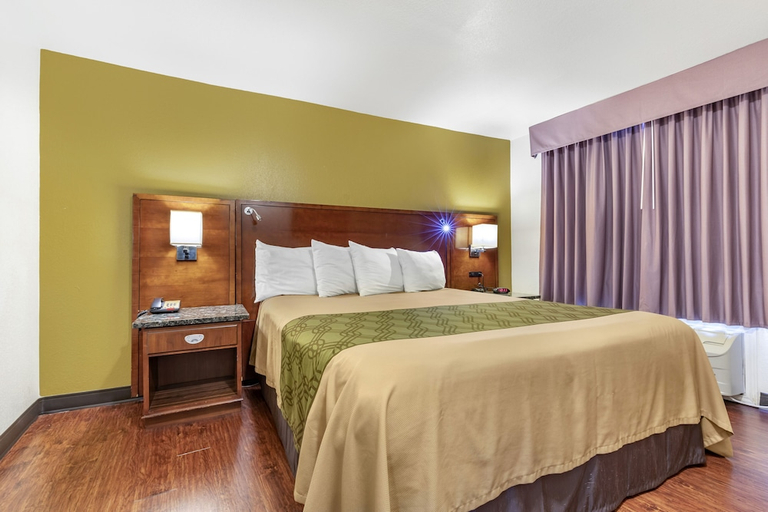 Bedroom 3, Rose City Inn & Suites, Smith