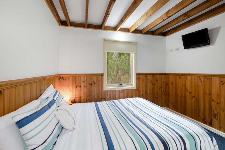 Bedroom 2, Lorne Bush House Cottage & Eco Retreats, Surf Coast - West