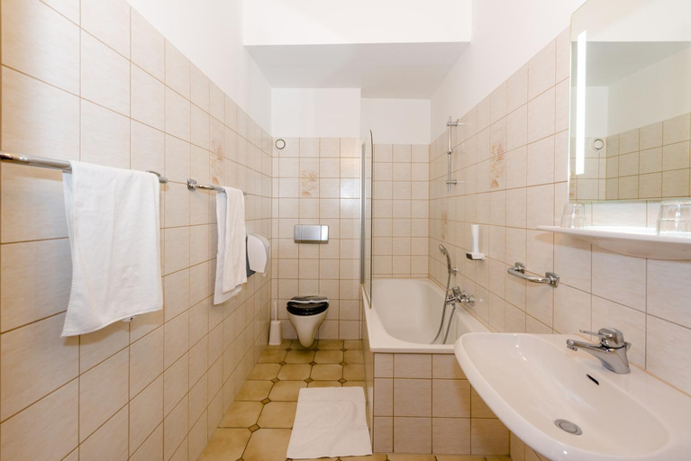 Bathroom 4, Stadthotel Schwerterbrv U, Murtal