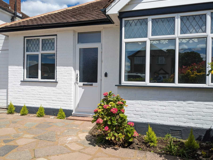 Exterior & Views 2, Cozy Cottage Stay - Modern, Cozy, Close to London, Surrey
